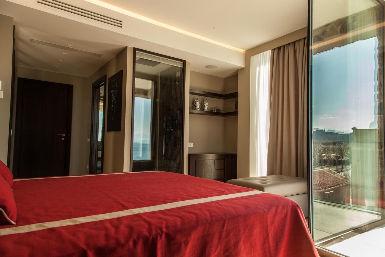 Ngonia Bay Boutique Hotel มิลาซโซ ภายนอก รูปภาพ