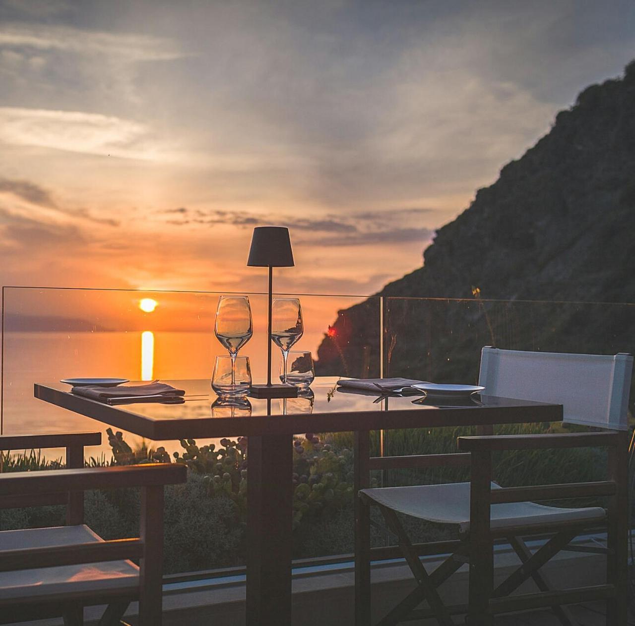 Ngonia Bay Boutique Hotel มิลาซโซ ภายนอก รูปภาพ