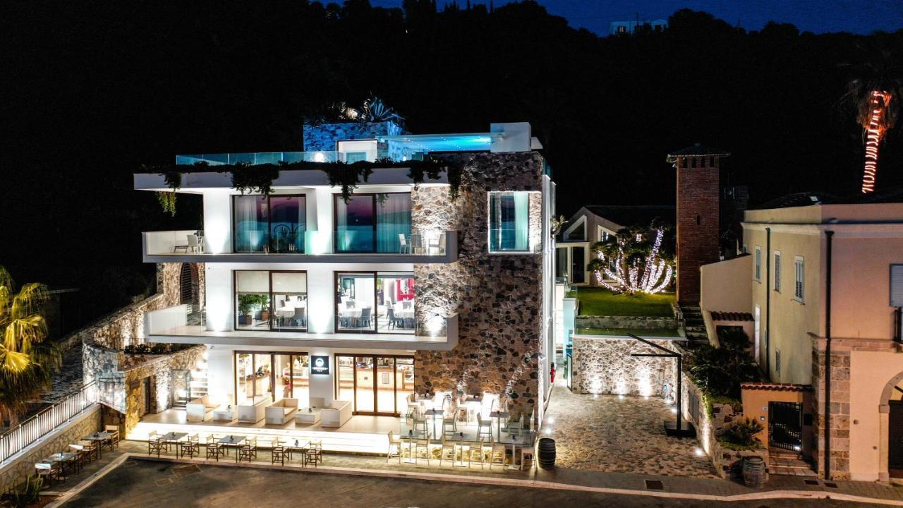 Ngonia Bay Boutique Hotel มิลาซโซ ภายนอก รูปภาพ
