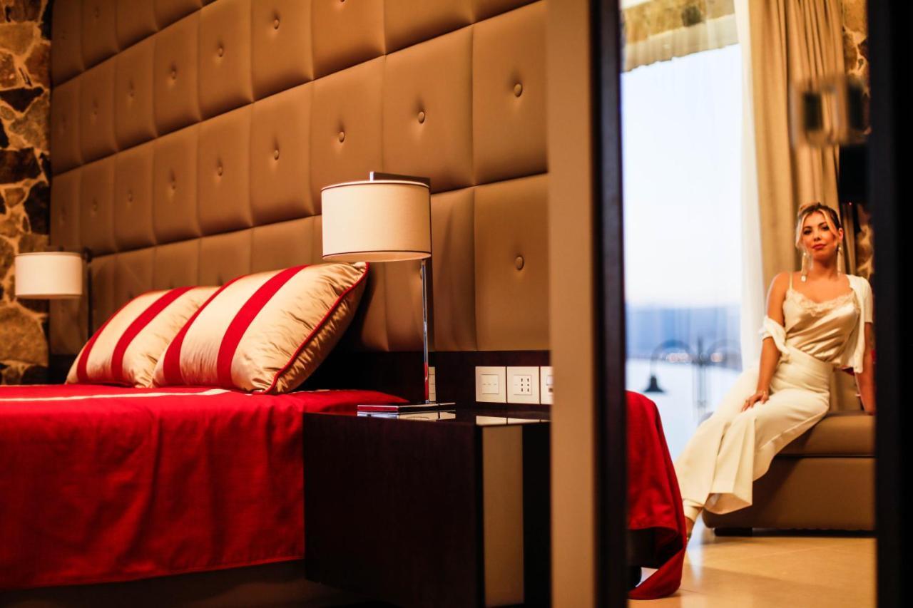 Ngonia Bay Boutique Hotel มิลาซโซ ภายนอก รูปภาพ